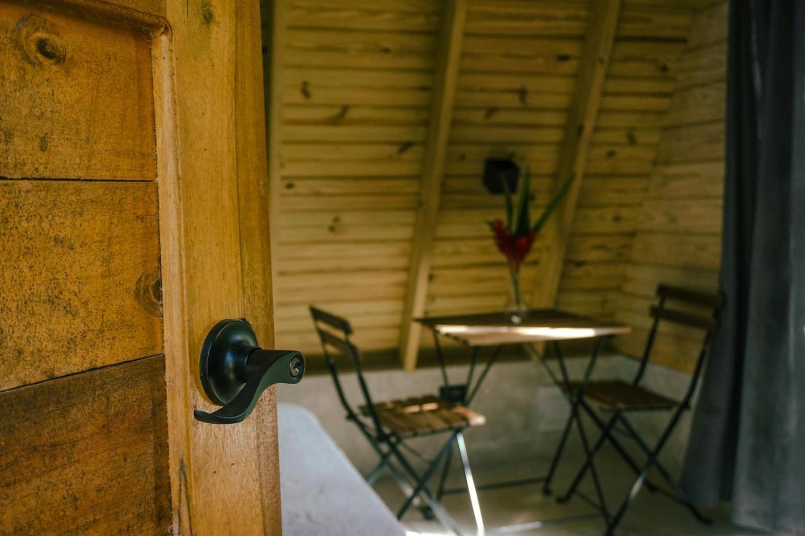 Leisy'S Garden Hostel & Rooms Samana Bagian luar foto