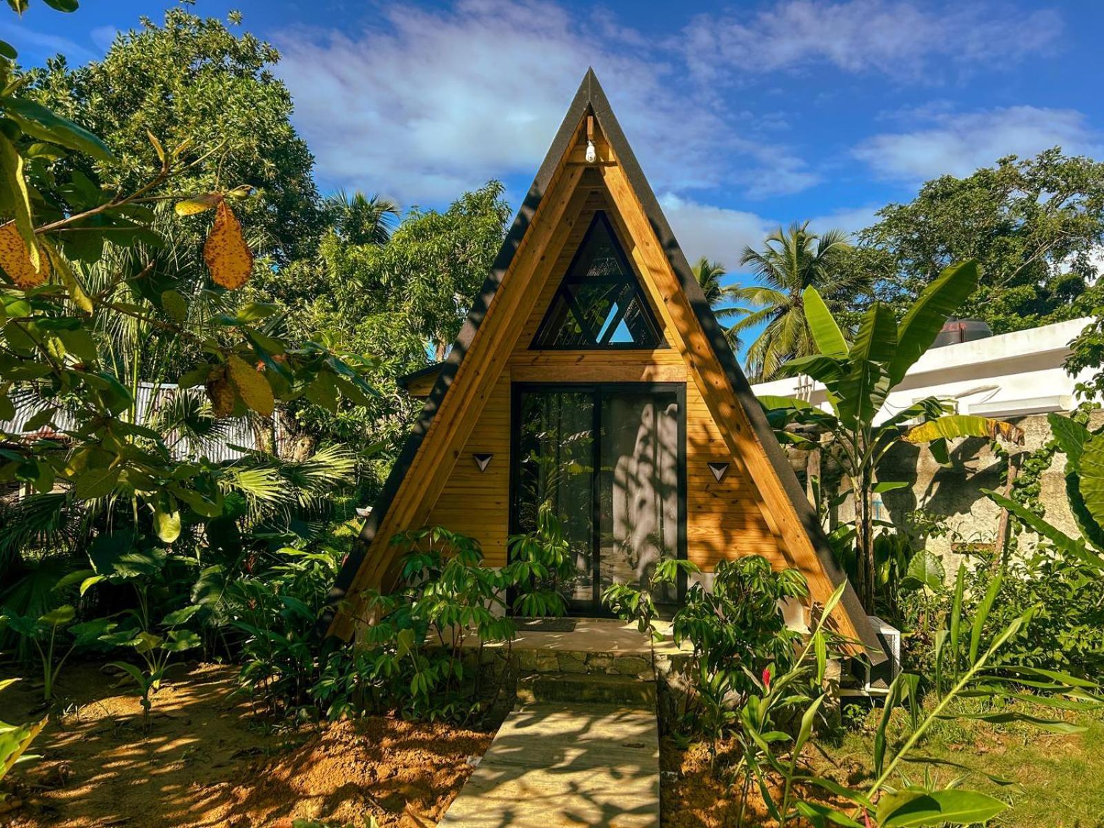 Leisy'S Garden Hostel & Rooms Samana Bagian luar foto