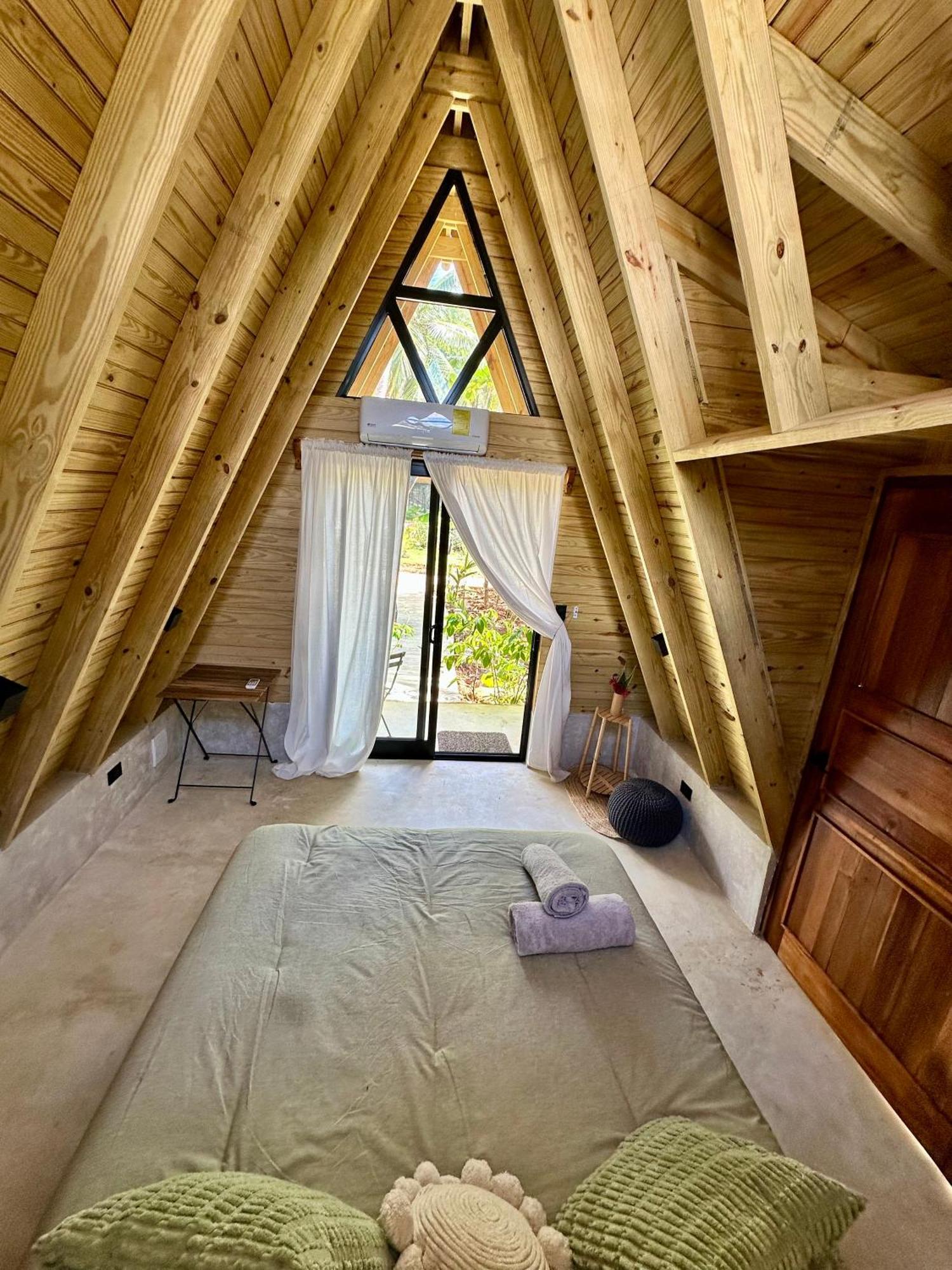 Leisy'S Garden Hostel & Rooms Samana Bagian luar foto