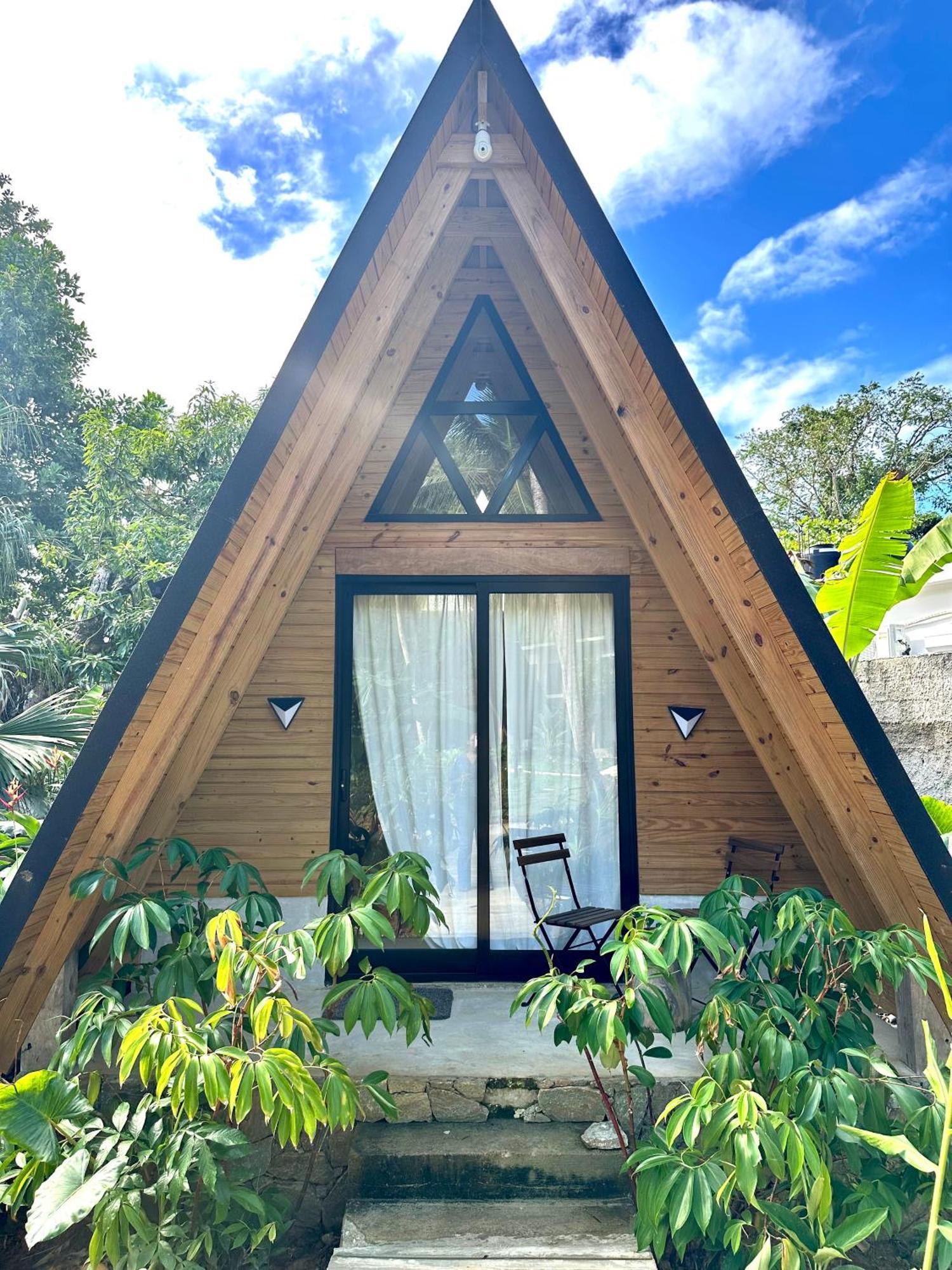 Leisy'S Garden Hostel & Rooms Samana Bagian luar foto